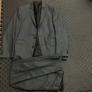 Keneth cole reaction mens suit 40L/34W